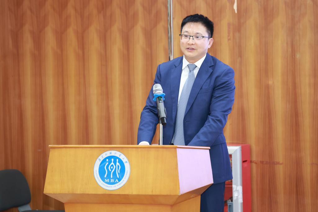 徐凯.jpg 徐凯.jpg