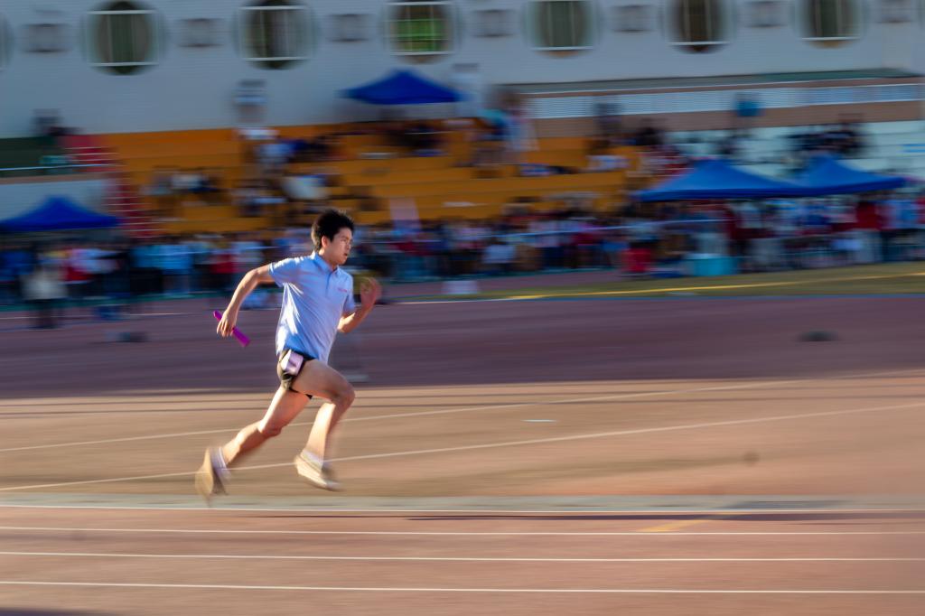 混合4-400接力决赛 冲刺 特写.jpg