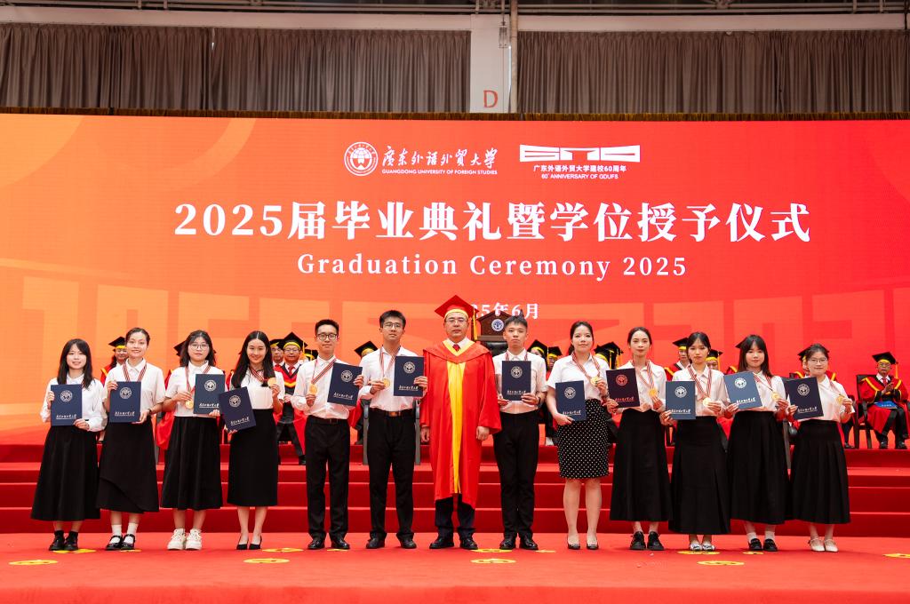 校长奖章颁奖.jpg 校长奖章颁奖.jpg